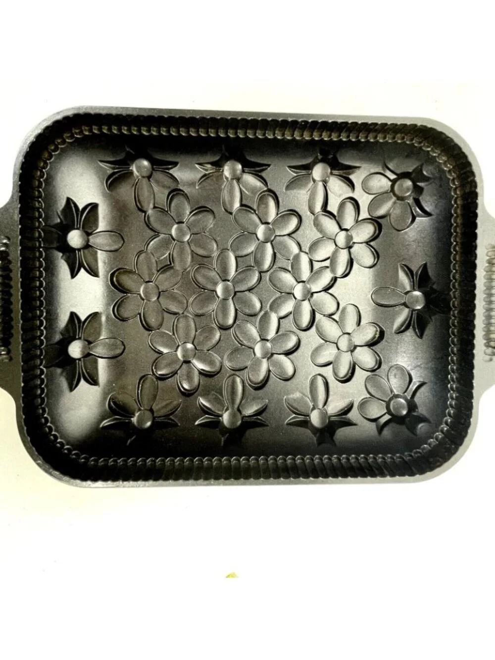Nordic Ware Cake Pan Spring Daisy 10 Cups